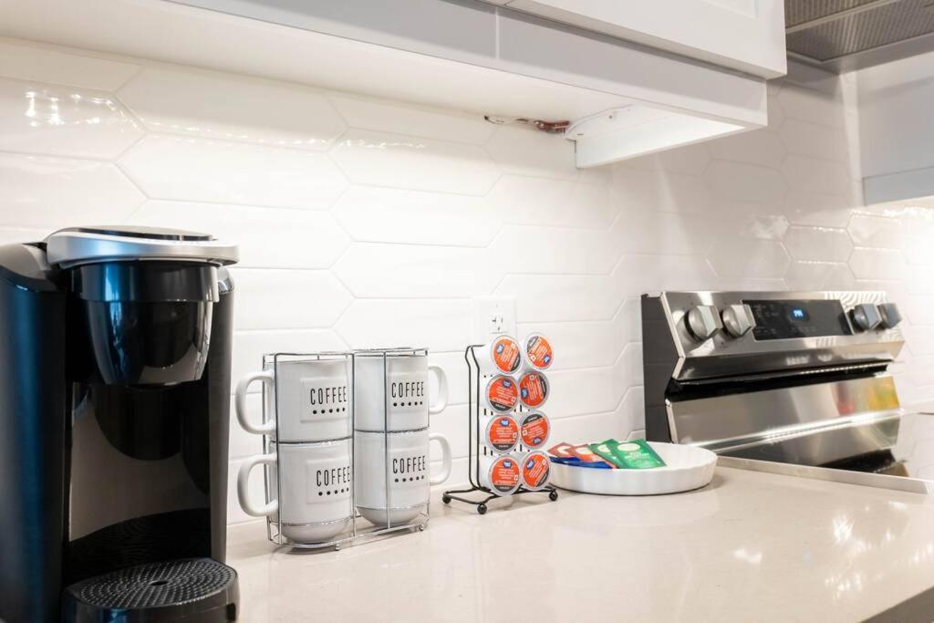 Luxury 3 Bdr Townhouse /garage